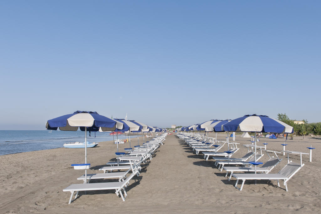 Hotel Mediterraneo Lido di Latina Buitenkant foto