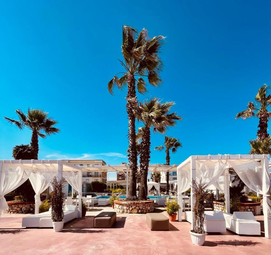 Hotel Mediterraneo Lido di Latina Buitenkant foto