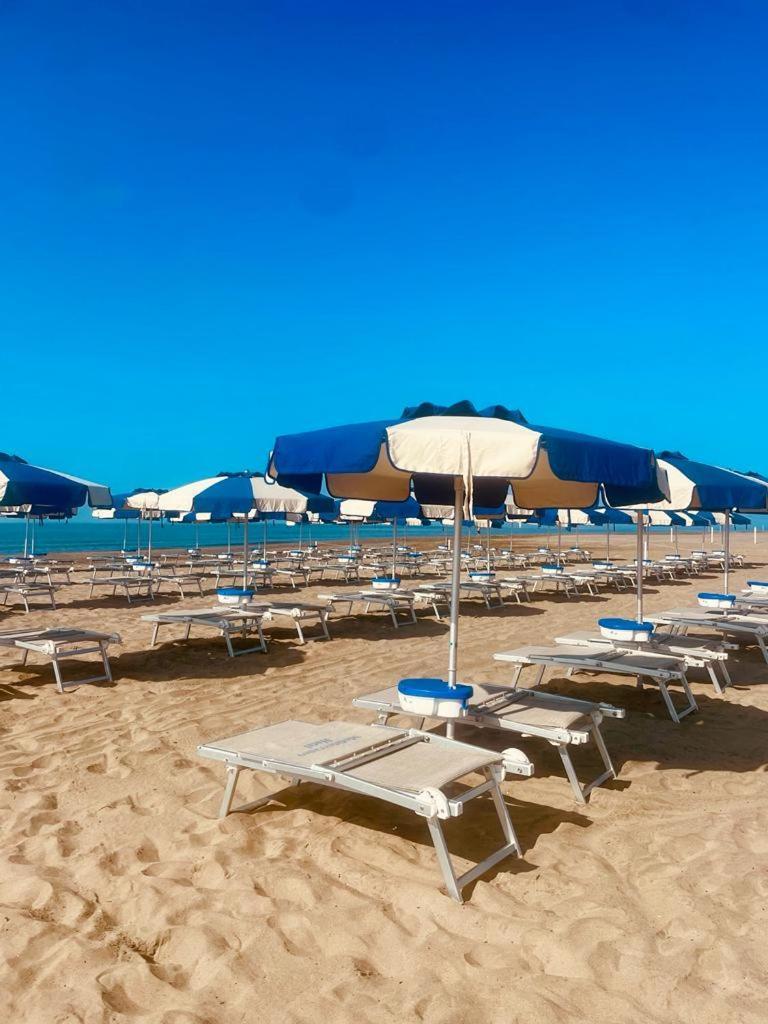 Hotel Mediterraneo Lido di Latina Buitenkant foto