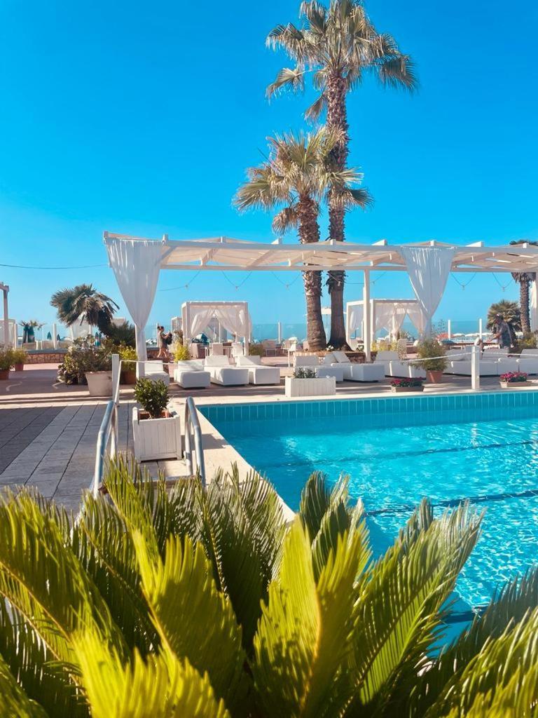 Hotel Mediterraneo Lido di Latina Buitenkant foto
