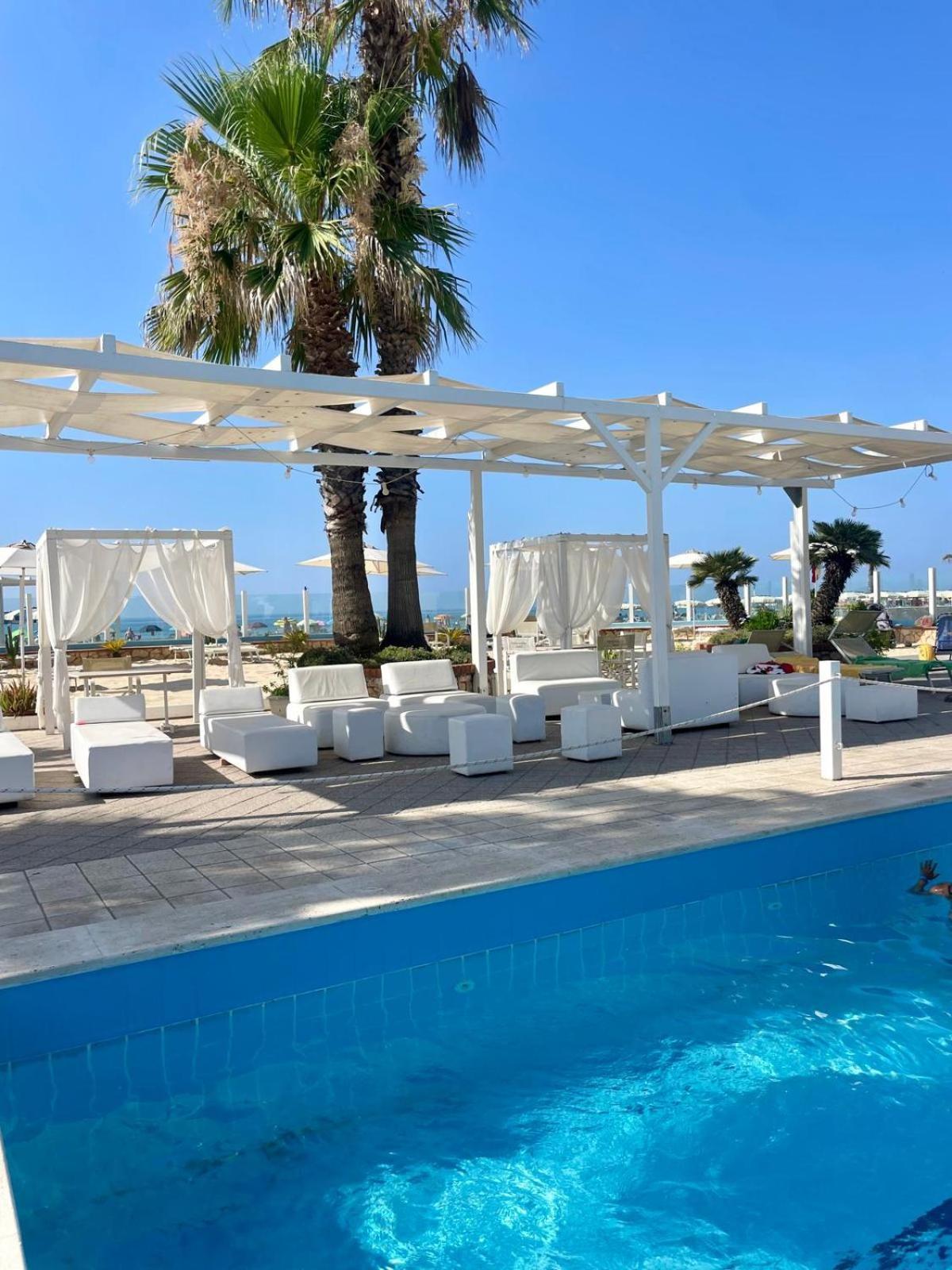 Hotel Mediterraneo Lido di Latina Buitenkant foto