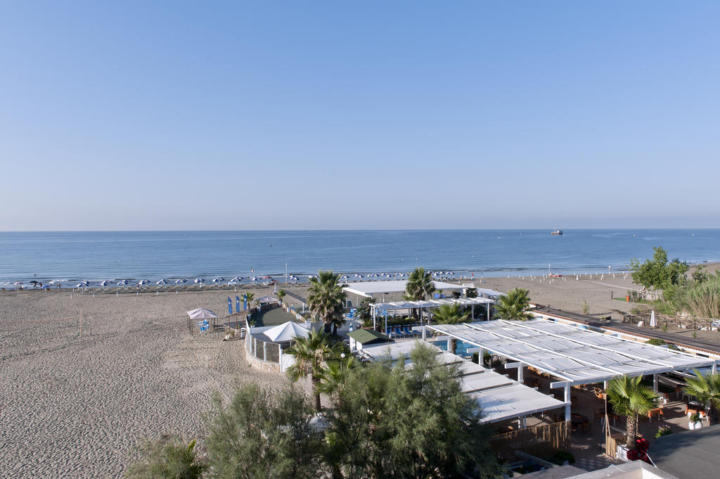 Hotel Mediterraneo Lido di Latina Buitenkant foto